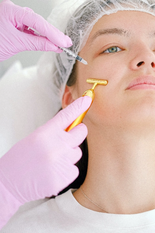 Nega lica (kozmetičari, dermatolozi, estetski hirurzi) slika